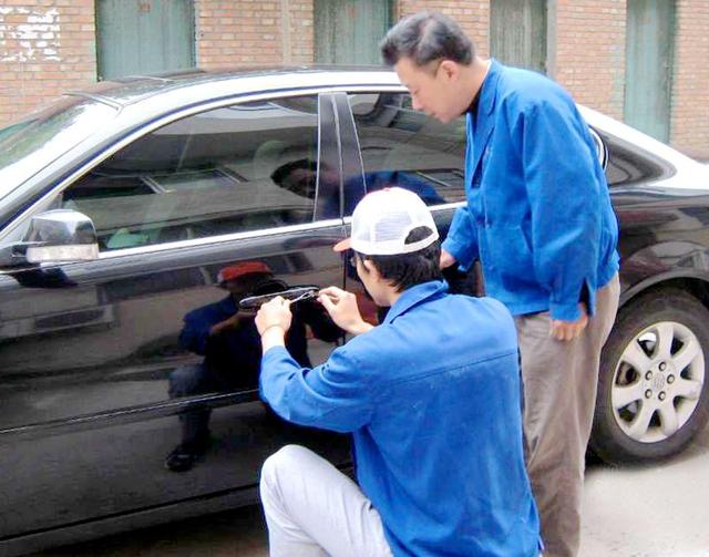 枝江汽车钥匙丢在车里面怎么办?